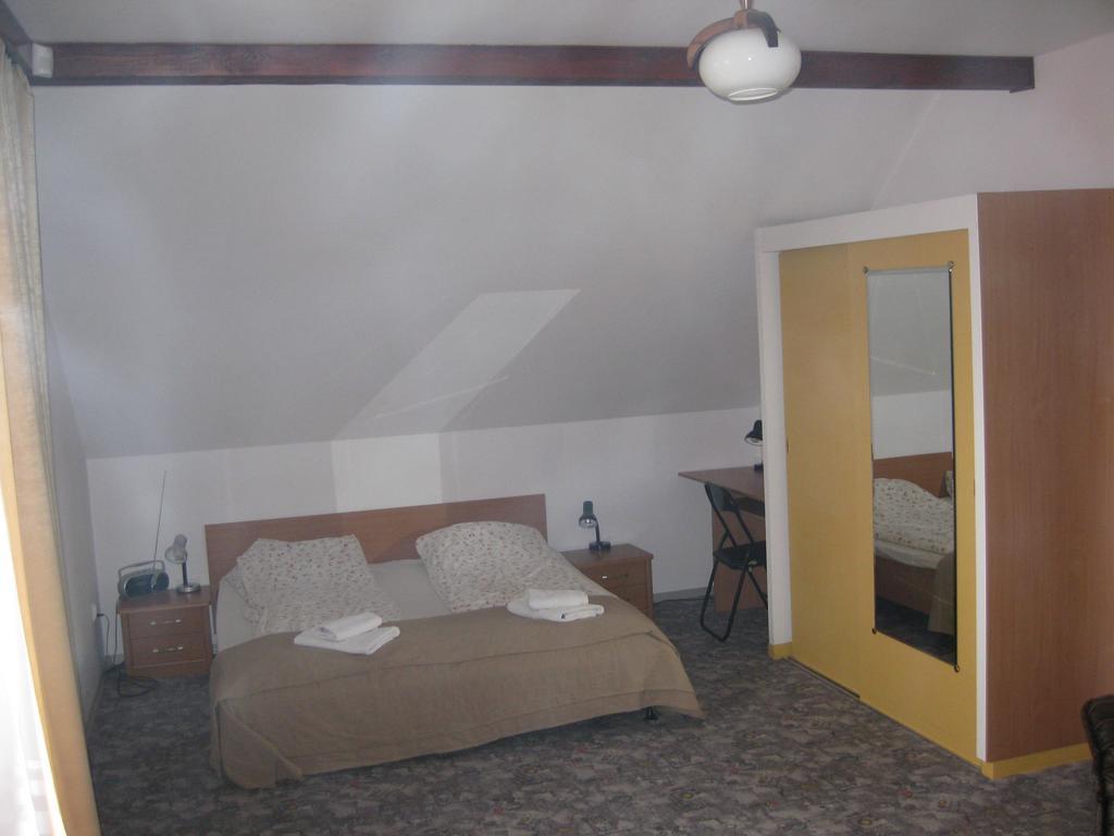Pokoje Goscinne Pod Palmami Busko-Zdrój Esterno foto
